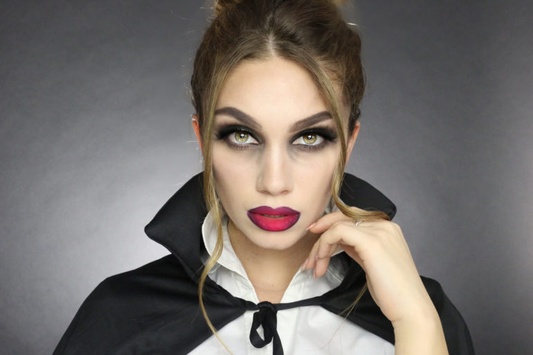 Julia Dantas - Halloween vampire