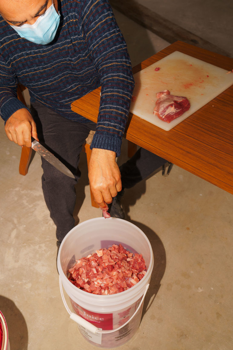 cutting-meat for Portuguese chouriço